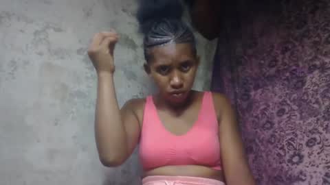 Snapshot of soriettezah chatting on February 19, 2:02 pm soriettezah online show from February 19, 2:02 pm