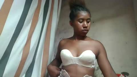 Snapshot of soriettezah chatting on April 11, 1:59 pm soriettezah online show from April 11, 1:59 pm