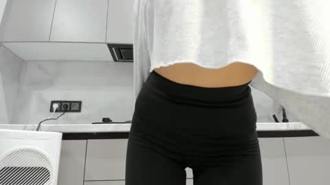 Mia online show from October 29, 9:05 pm