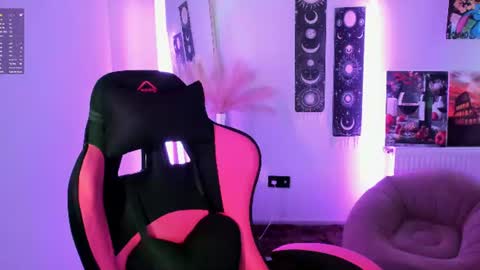 Snapshot of sour_cherry_ chatting on June 17, 11:56 am Jennie online show from June 17, 11:56 am