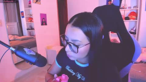 Snapshot of soy___lili chatting on May 16, 11:36 pm Lili online show from May 16, 11:36 pm