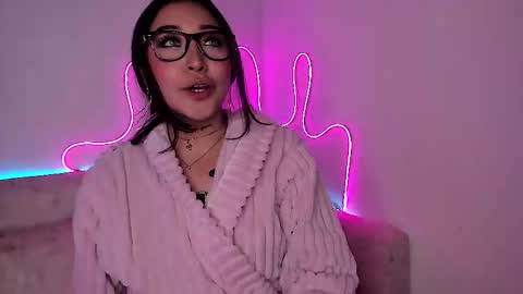 Snapshot of soy_camila_ chatting on February 12, 8:06 am soy_camila_ online show from February 12, 8:06 am