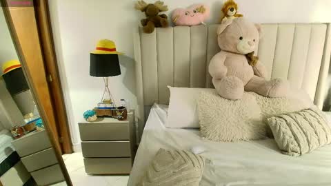 Adeline independent model online show from April 8, 2:11 am