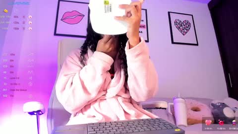 Snapshot of soyjuliana19 chatting on December 20, 8:01 pm Juliana online show from December 20, 8:01 pm