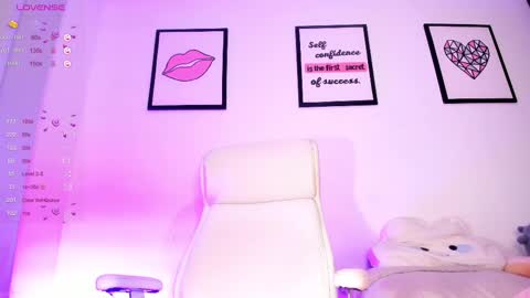 Snapshot of soyjuliana19 chatting on March 5, 9:15 pm Juliana online show from March 5, 9:15 pm