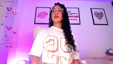 Snapshot of soyjuliana19 chatting on March 7, 9:27 pm Juliana online show from March 7, 9:27 pm