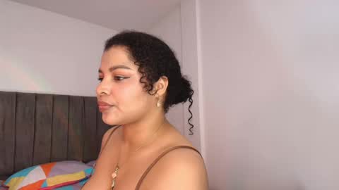 Snapshot of soynerea chatting on May 17, 2:42 am online show from May 17, 2:42 am