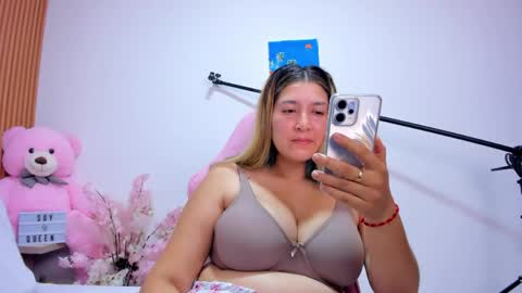 Snapshot of soyqeen chatting on May 9, 4:06 am SoyQueen online show from May 9, 4:06 am