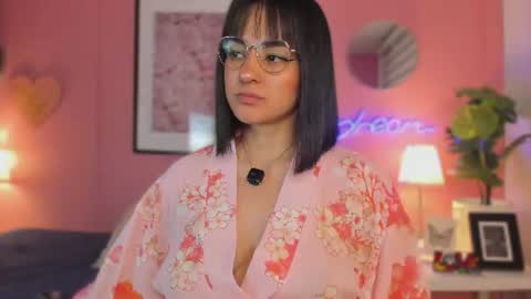 Snapshot of soysaraa_ chatting on June 24, 4:44 am Aleja online show from June 24, 4:44 am