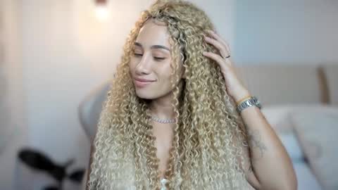 Snapshot of soytulu_ chatting on February 8, 2:15 am brisa  s online show from February 8, 2:15 am