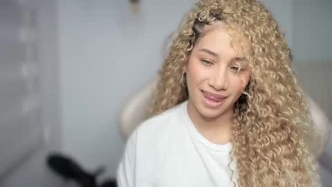 Snapshot of soytulu_ chatting on February 9, 2:29 pm brisa  s online show from February 9, 2:29 pm