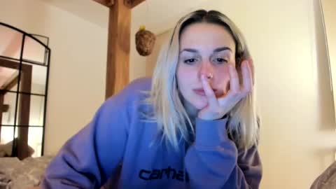 Snapshot of spacegirl42o chatting on January 7, 8:31 pm Spacegirl online show from January 7, 8:31 pm