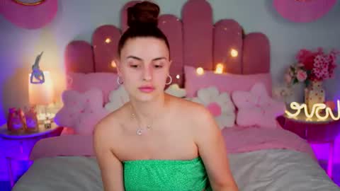 Snapshot of spacelady_ chatting on June 14, 1:35 pm Julia online show from June 14, 1:35 pm