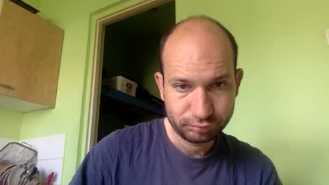 Snapshot of sparei7 chatting on May 24, 8:52 am Snaiky online show from May 24, 8:52 am