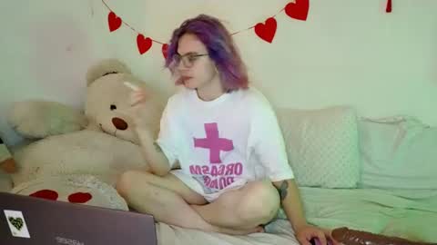 Snapshot of sparkyferret chatting on July 22, 10:01 pm sparkyferret online show from July 22, 10:01 pm