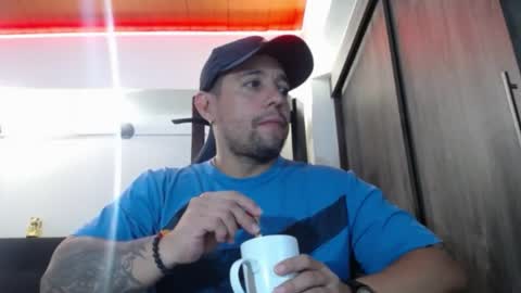 Snapshot of spartacus_cam chatting on April 21, 5:14 am online show from April 21, 5:14 am