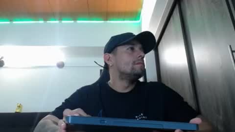Snapshot of spartacus_cam chatting on July 26, 5:37 am online show from July 26, 5:37 am