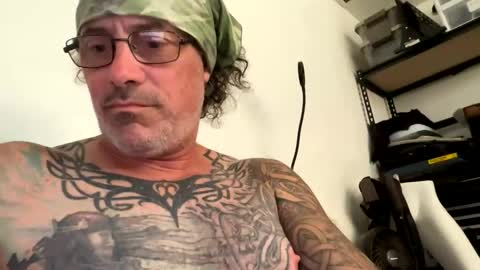 Snapshot of specter1972 chatting on April 25, 2:25 pm specter1972 online show from April 25, 2:25 pm