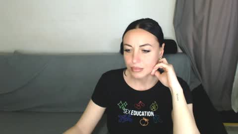 Snapshot of spicemint chatting on April 18, 1:15 pm Carla online show from April 18, 1:15 pm