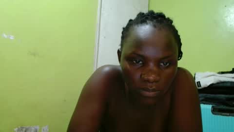 Snapshot of spicy_bella69 chatting on May 14, 7:04 am spicy_bella69 online show from May 14, 7:04 am