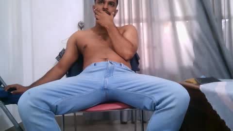 Snapshot of spicybuoy chatting on September 30, 5:56 am spicybuoy online show from September 30, 5:56 am