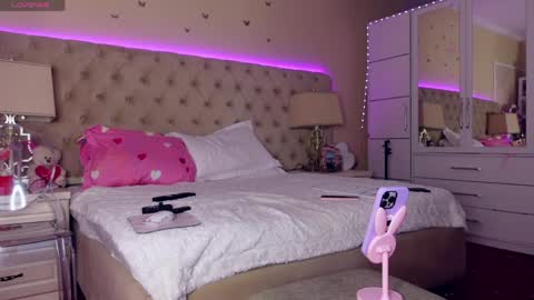 Snapshot of spicygirls chatting on April 2, 6:00 am Alicia online show from April 2, 6:00 am