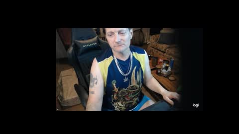 bri and mags fun room online show from January 4, 1:10 am