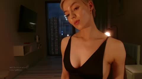 Elizabeth online show from September 25, 3:27 pm