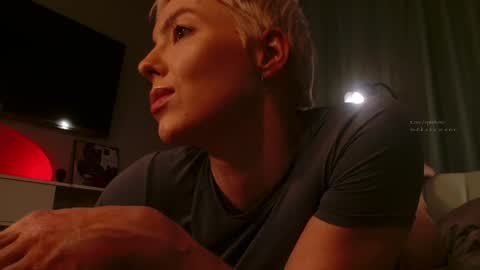 Elizabeth online show from April 16, 6:19 pm