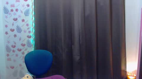 Snapshot of splendid_kim08 chatting on February 18, 12:49 pm Kimmy online show from February 18, 12:49 pm