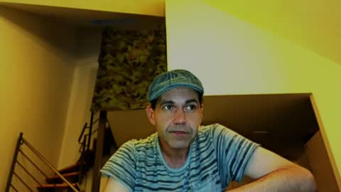 Snapshot of spliffray chatting on June 24, 2:43 am spliffray online show from June 24, 2:43 am