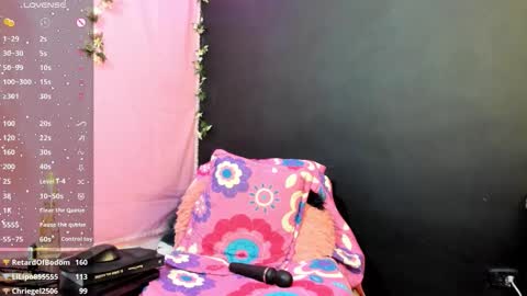 Snapshot of split_girl chatting on October 9, 10:13 am EMMA online show from October 9, 10:13 am