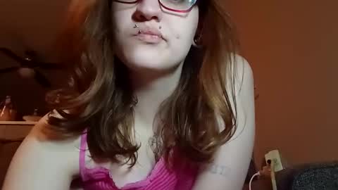 Snapshot of spoiledprincess4 chatting on February 24, 12:52 am spoiledprincess4 online show from February 24, 12:52 am