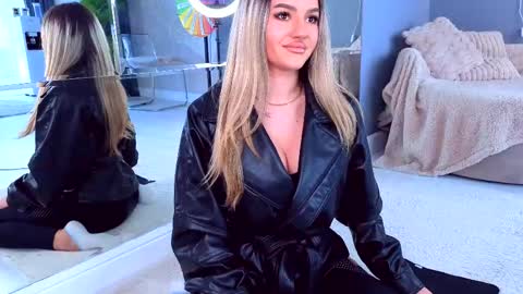 Anna online show from April 15, 11:06 am