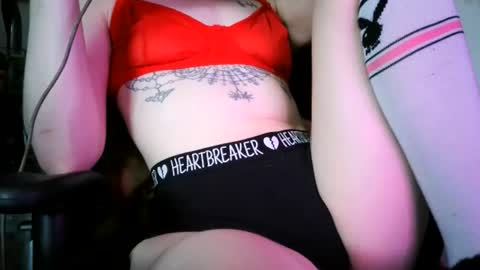 Snapshot of spookybarbiegirl chatting on July 9, 11:20 pm spookybarbiegirl online show from July 9, 11:20 pm