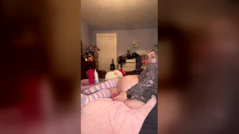 sporegeous online show from February 8, 8:12 pm