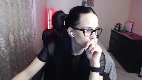 Snapshot of sports_woman5 chatting on February 19, 8:10 am Tips are the best compliment to a woman online show from February 19, 8:10 am