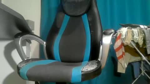 Snapshot of spotzi02 chatting on January 1, 4:39 pm spotzi02 online show from January 1, 4:39 pm