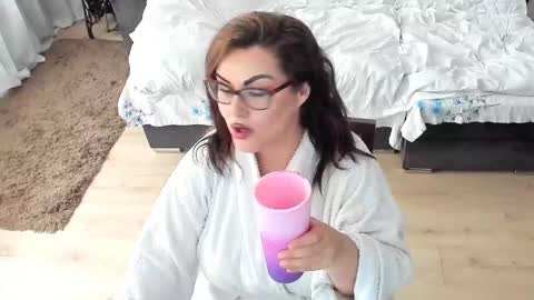 Snapshot of squirt_kimmm chatting on September 11, 1:00 pm Kim online show from September 11, 1:00 pm