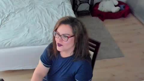 Snapshot of squirt_kimmm chatting on November 12, 9:10 am Kim online show from November 12, 9:10 am