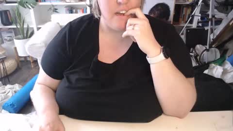 Messi Jessi online show from May 5, 2:36 pm