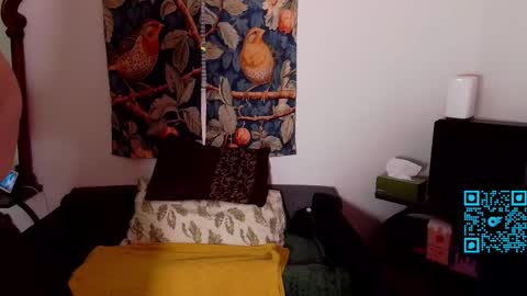 Earthling Gurl Michelle Allergy online show from February 11, 1:32 am