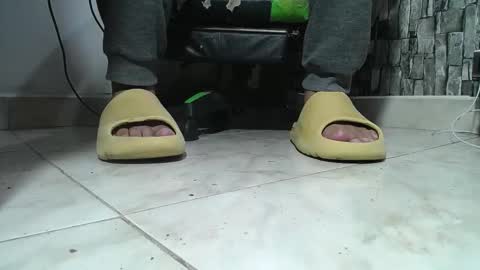 Snapshot of srfindomfeet_ chatting on January 17, 7:17 pm sr master cum its my old account online show from January 17, 7:17 pm