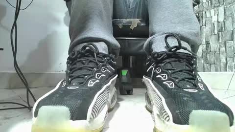 Snapshot of srfindomfeet_ chatting on January 18, 7:23 am sr master cum its my old account online show from January 18, 7:23 am