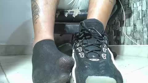 Snapshot of srfindomfeet_ chatting on January 18, 8:23 pm sr master cum its my old account online show from January 18, 8:23 pm