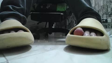 Snapshot of srfindomfeet_ chatting on February 6, 3:55 am sr master cum its my old account online show from February 6, 3:55 am