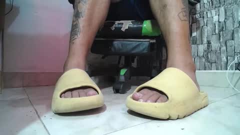 Snapshot of srfindomfeet_ chatting on February 7, 3:27 pm sr master cum its my old account online show from February 7, 3:27 pm