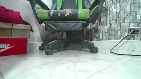 Snapshot of srfindomfeet_ chatting on February 9, 6:34 pm sr master cum its my old account online show from February 9, 6:34 pm