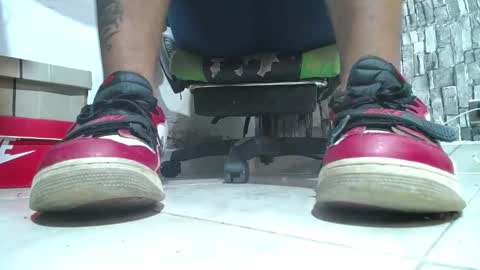 Snapshot of srfindomfeet_ chatting on February 15, 6:37 pm sr master cum its my old account online show from February 15, 6:37 pm