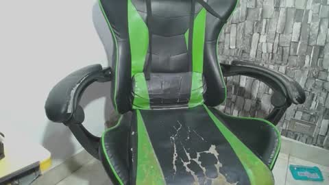 Snapshot of srfindomfeet_ chatting on February 27, 1:38 am sr master cum its my old account online show from February 27, 1:38 am